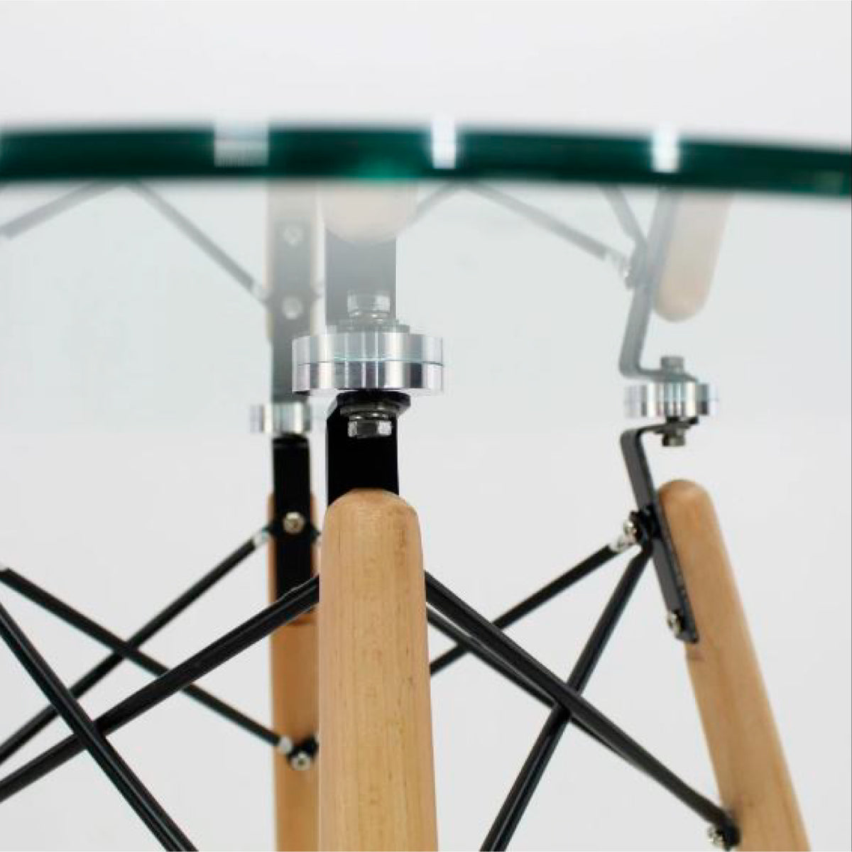 Mesa Eames 80cm redonda de vidrio