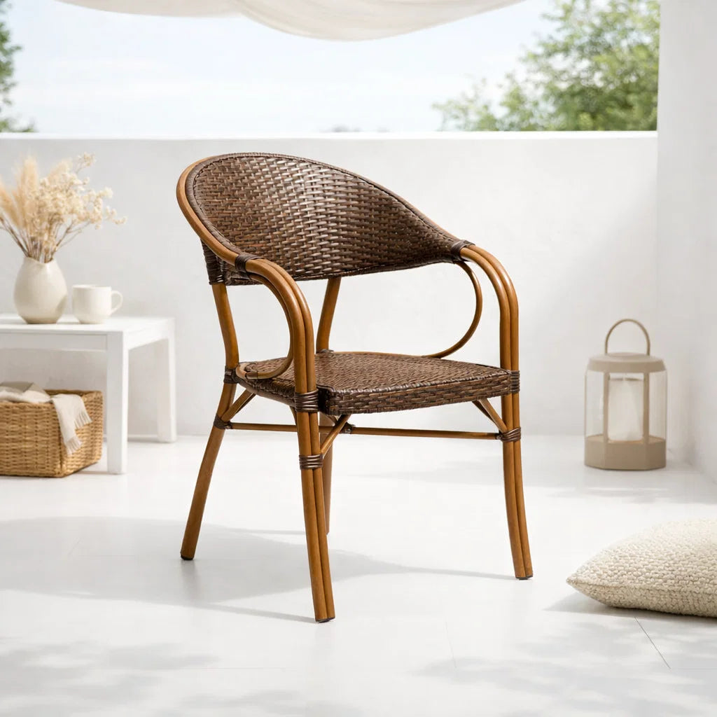 Silla Bistro Parisina Rattan con reposabrazos Jolie - Café Oscuro para el hogar, disponible en Mons